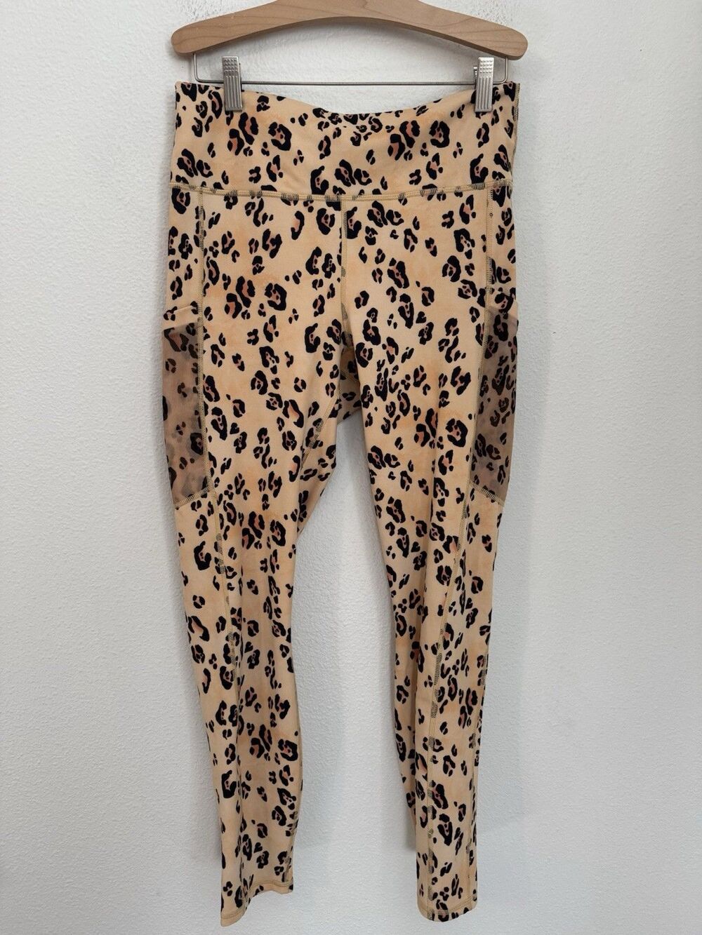 Fabletics Power Hold Leggings With Pockets Size Large Leopard Beige Sassy Pants